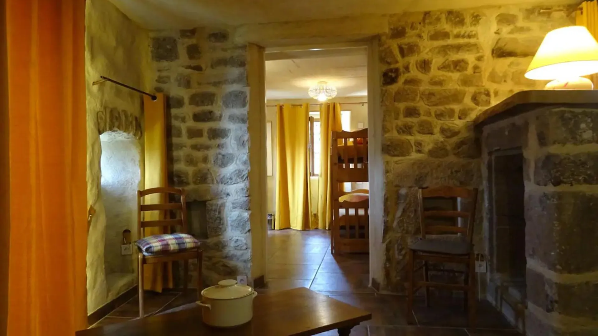 Gite De Chapeleche Les Glycines Gluiras 0*,  France